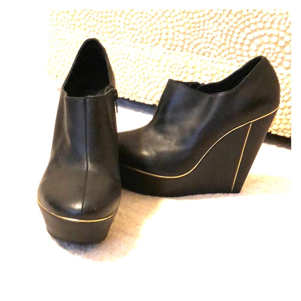 Messeca Wedge Bootie